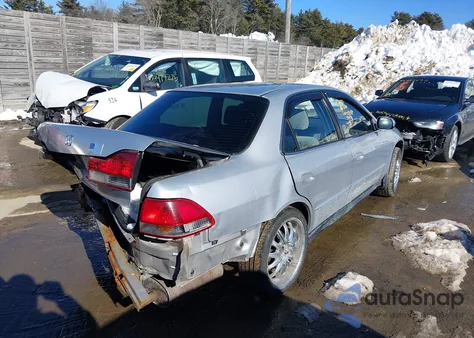 2001 Honda Accord 2.3 Lx z USA, uszkodzony, nr VIN 1HGCG66571A142597